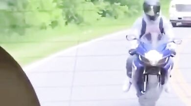 Nevydařené wheelie na mašině