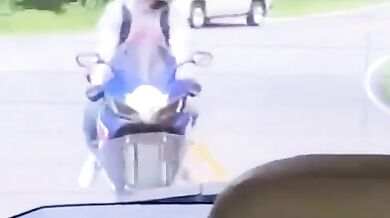 Nevydařené wheelie na mašině