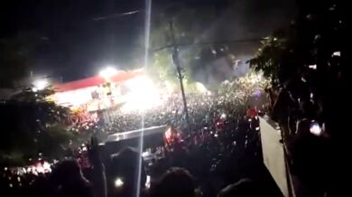 Kolaps přístřešku při náboženské události v Biháru