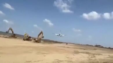 Letadlo málem přistálo na nedokončené ranveji