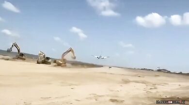 Letadlo málem přistálo na nedokončené ranveji