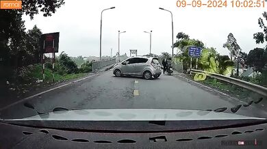 Super tajfun Yagi zničil most ve Vietnamu: Auta padala do řeky