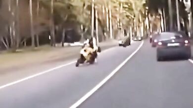Ztracené kolo sejmulo motorkáře