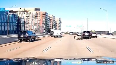 Motorkář se při předjíždění nezvládl vyhnout SUVčku