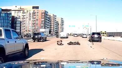 Motorkář se při předjíždění nezvládl vyhnout SUVčku