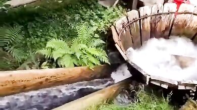 Tradiční rumunské pračky využívající proudění řek