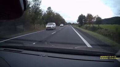 Řidič se jen těsně vyhnul srážce se srnou