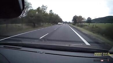 Řidič se jen těsně vyhnul srážce se srnou