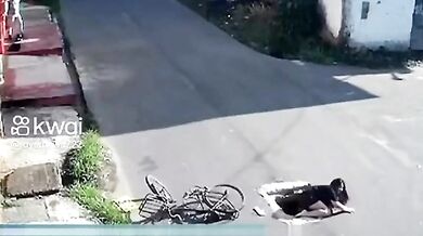 Srážka motorkáře s cyklistkou