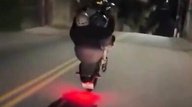 Téměř domyšlené wheelie