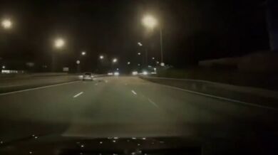 Žena vyskočila z jedoucího taxíku