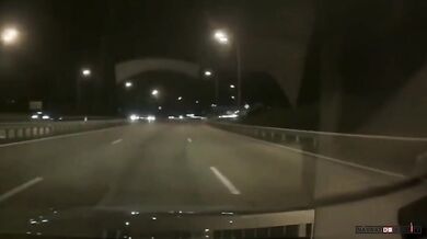 Žena vyskočila z jedoucího taxíku