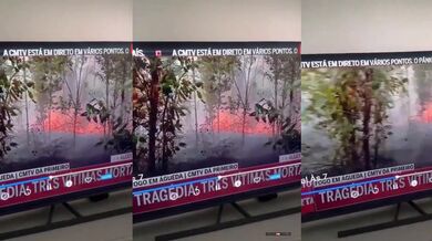 Muž sleduje hasiče, jak hasí požár, a pak...