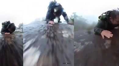 Muž přežil pád z prudkého svahu v Číně