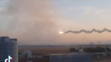 Chybný výstřel rakety poblíž muničního skladu