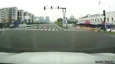 Babička jen o fous unikla šílené nehodě!