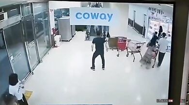 Záchrana ženy na vozíku