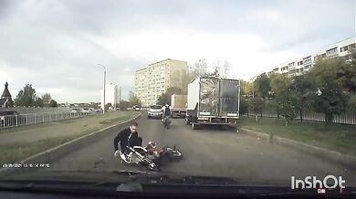 Frajírek blbnoucí na motorce