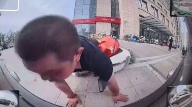 Hlavičkář na skútru