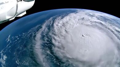 Časosběrný snímek hurikánu Milton z vesmíru