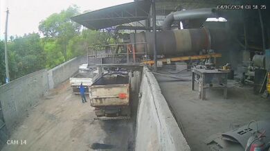 Pracovníka málem přejel náklaďák