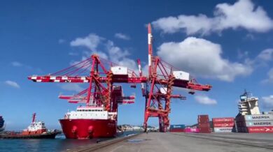 Zhroucení kontejnerového jeřábu v přístavu Keelung