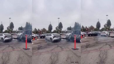 Muž vysvobodí svůj vůz z odtahového vozidla