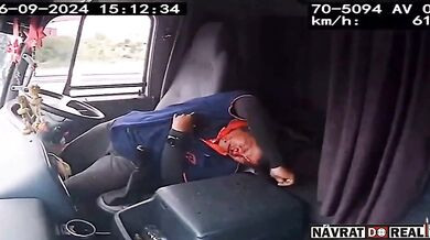 Záhadný objekt zranil řidiče kamionu a způsobil nehodu na silnici