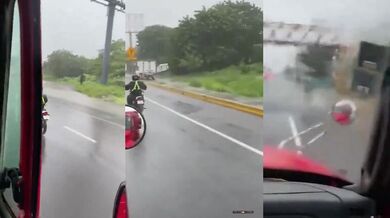 Karma pro motorkáře ukazujícího prostředníček na kamionu