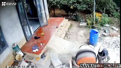 Žena se při míchání malty usmrtila elektrickým proudem