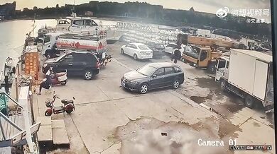 Nehoda jeřábového vozidla