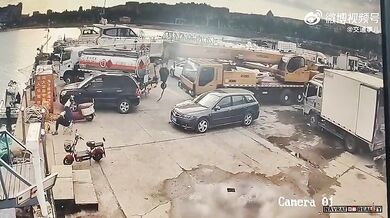 Nehoda jeřábového vozidla