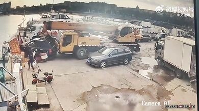 Nehoda jeřábového vozidla