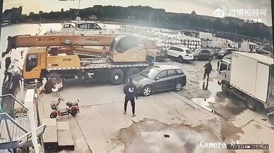 Nehoda jeřábového vozidla