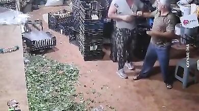 Květinář zemřel po útoku kvůli fotografii květinové vazby