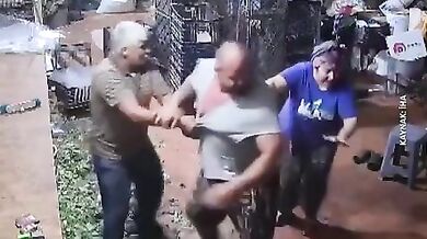 Květinář zemřel po útoku kvůli fotografii květinové vazby