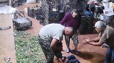 Květinář zemřel po útoku kvůli fotografii květinové vazby