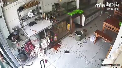 Výbuch plynu v kuchyni spálil muži kalhoty