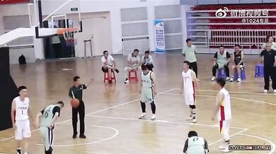 Zmatený basketbalista