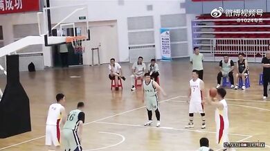 Zmatený basketbalista