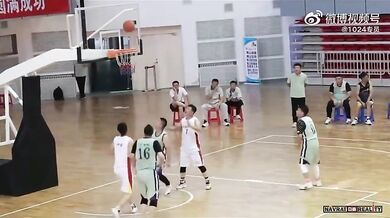 Zmatený basketbalista