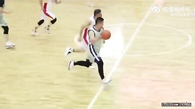 Zmatený basketbalista