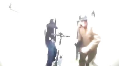 Ozbrojení migranti se pokusili obsadit luxusní byt