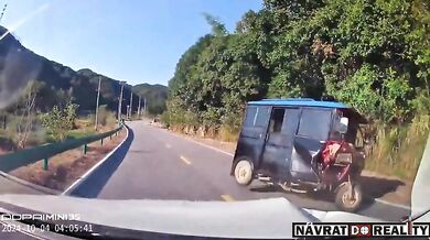 Čelní střet s tříkolkou