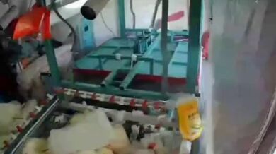 Vážné zranění v továrně kvůli poruše stroje