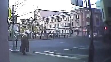 Velká klika pro starou chodkyni