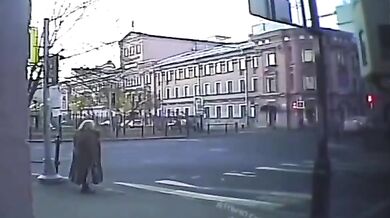 Velká klika pro starou chodkyni