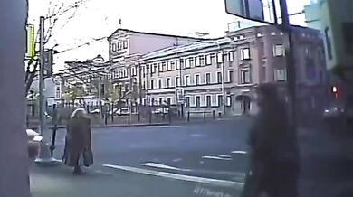 Velká klika pro starou chodkyni