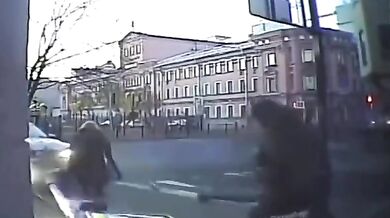 Velká klika pro starou chodkyni