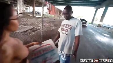 Rozvoz pizzy bezdomovcům